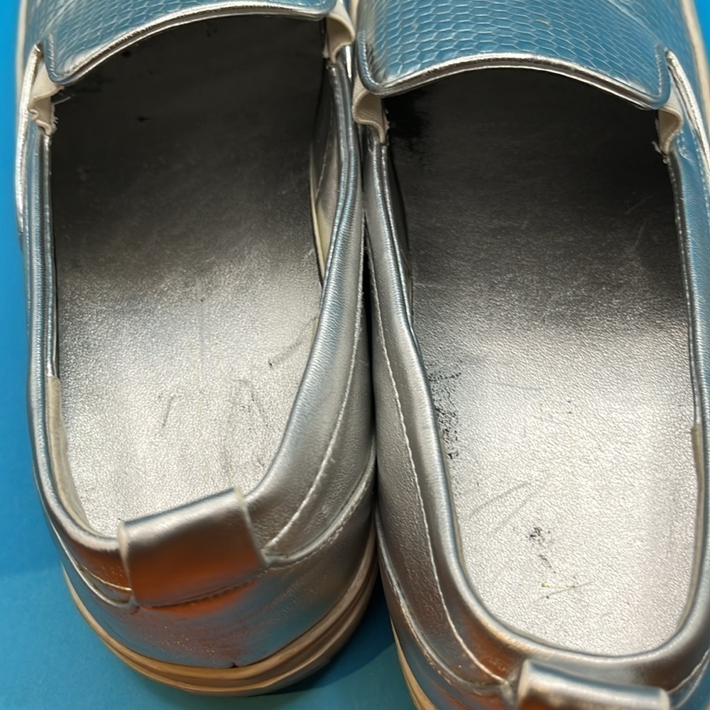 Nine West slip on silver shiny loafer sneaker casual shoe size 8M, women - Picture 4 of 7
